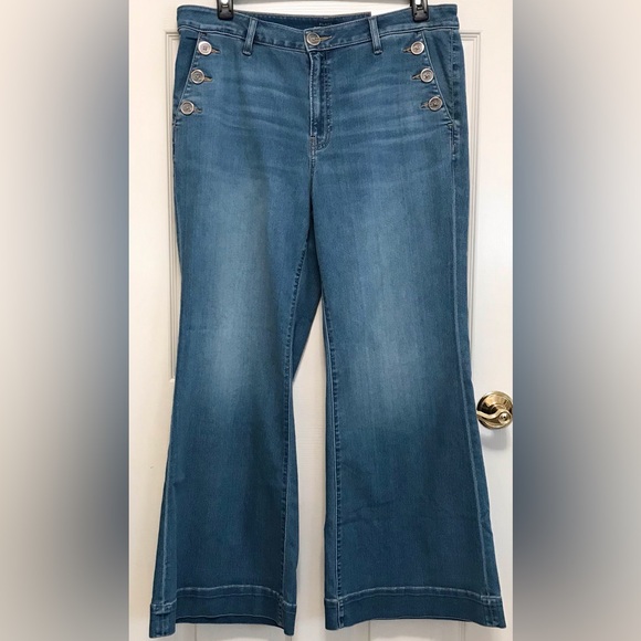 NWT Chico’s Button Flare Jean - Picture 5 of 16